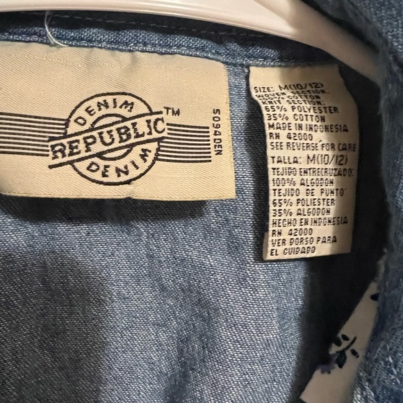 Vintage Denim Vest with Floral Blouse - Picture 3 of 8